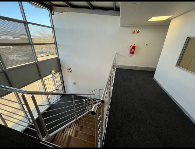 175M² OFFICE TO LET IN BRACKENFELL INDUSTRIAL